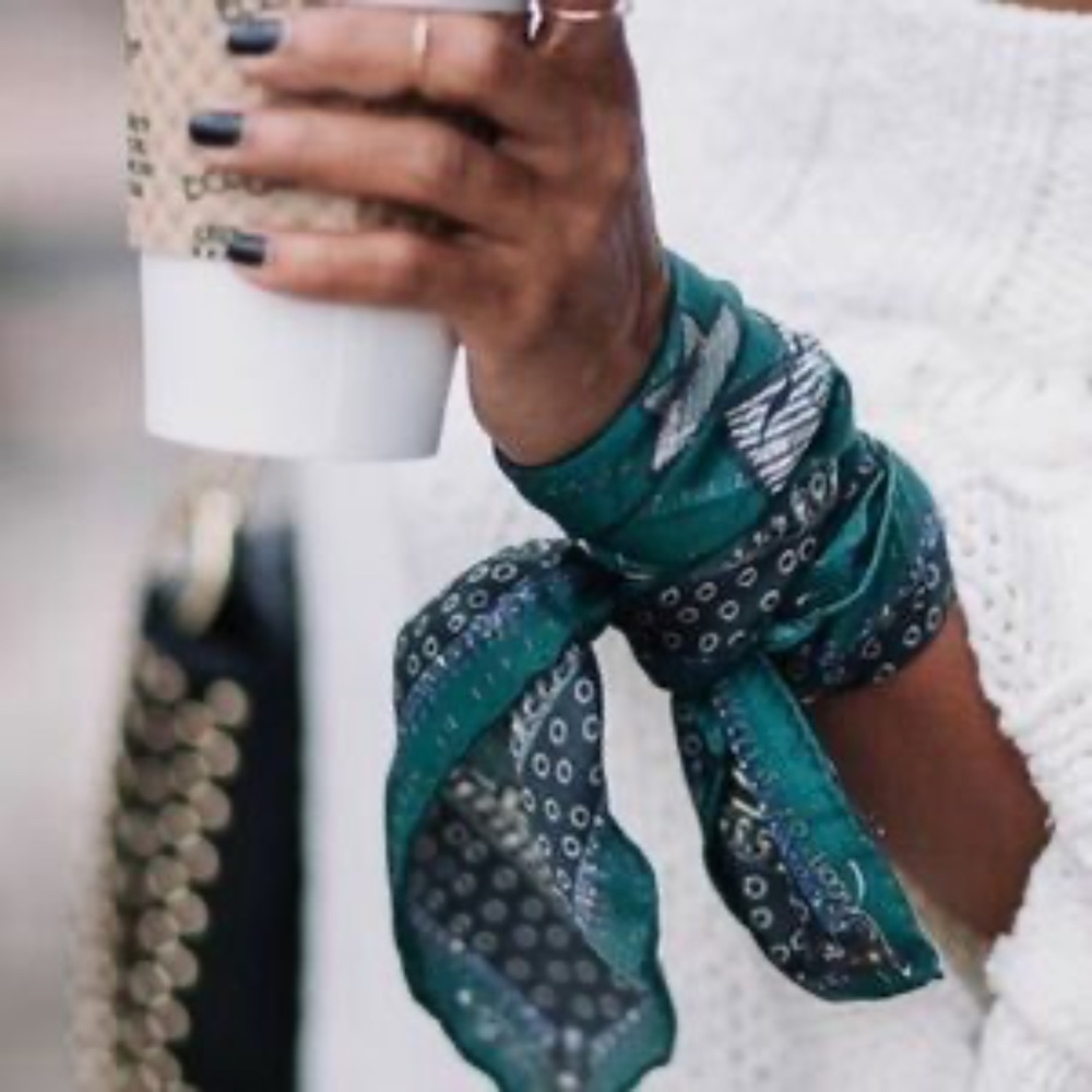 Bandana Bandanas ⭐️NWT Set of 4 “Blue Jean Baby” Hand Dyed, Sun Bleached SCARF - Picture 7 of 14